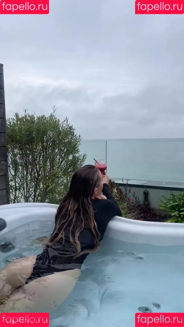 Laura Woods / laurawoodstv Onlyfans Photo Gallery 