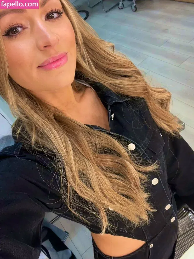 Laura Woods / laurawoodstv Onlyfans Photo Gallery 