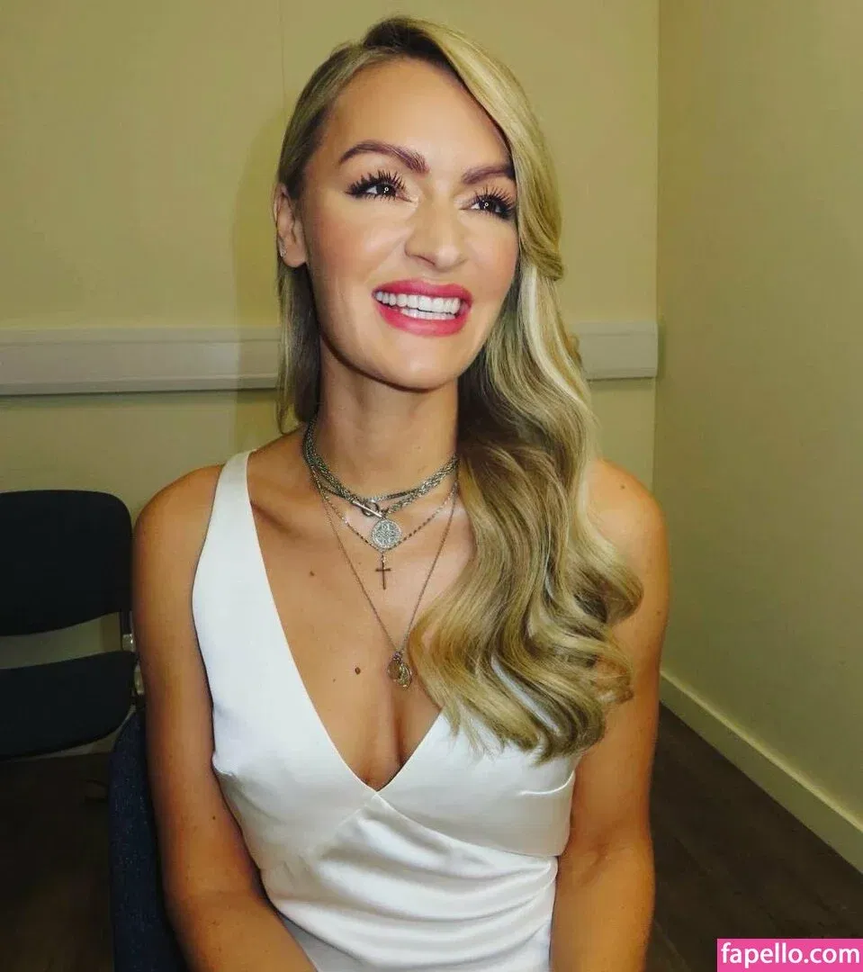 Laura Woods / laurawoodstv Onlyfans Photo Gallery 