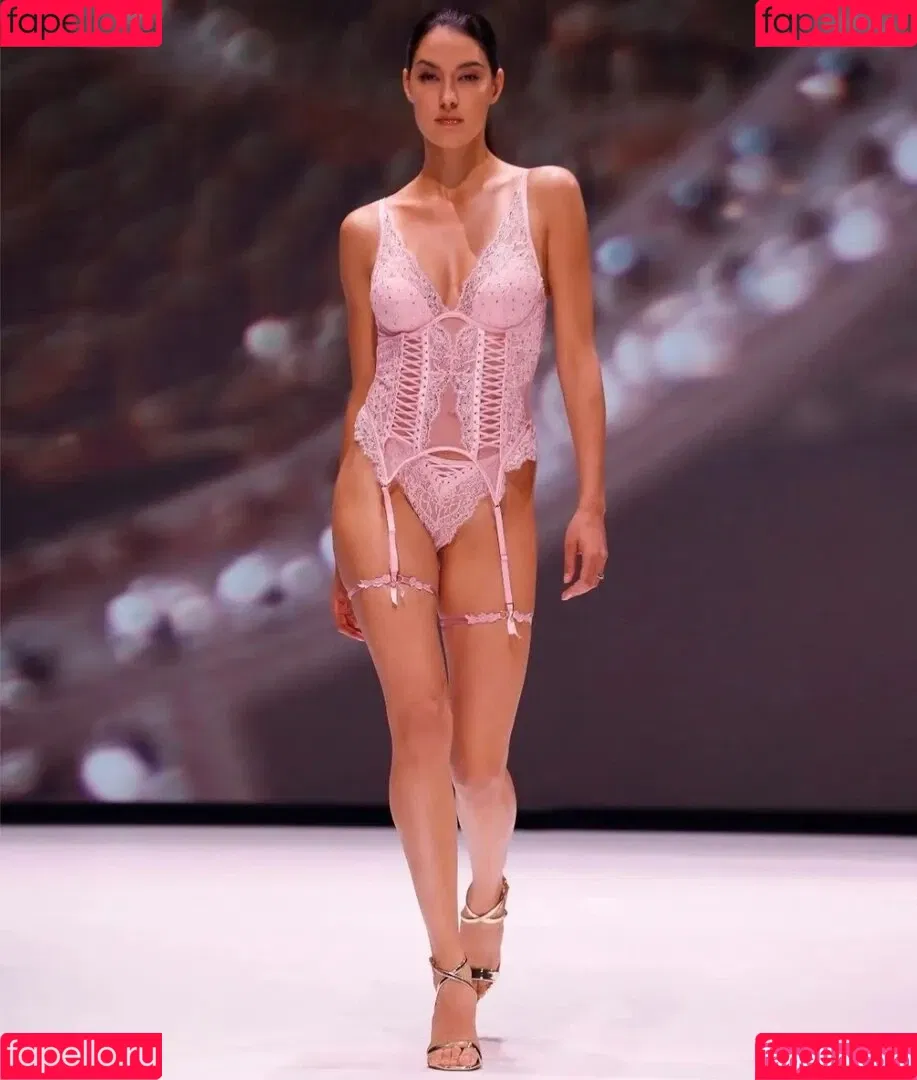 Rebecca Mir / sarahtoninx9_ Onlyfans Photo Gallery 