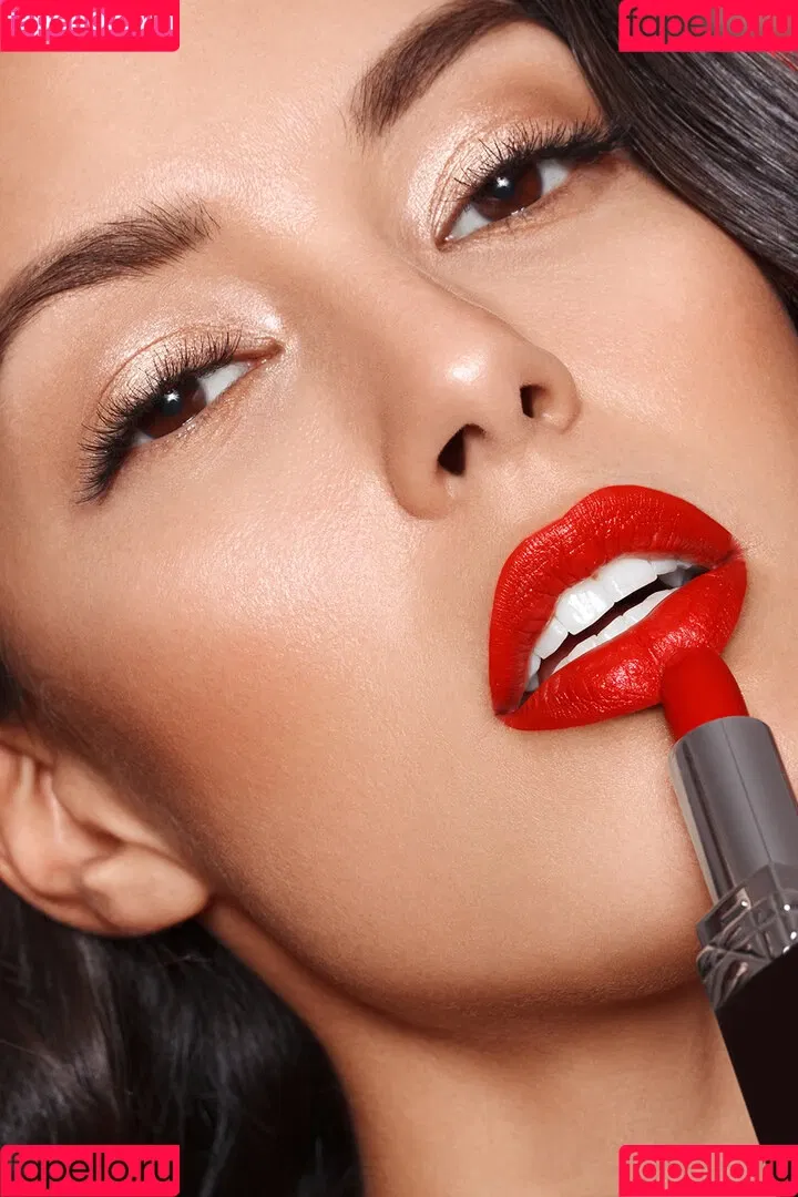 Rebecca Mir / sarahtoninx9_ Onlyfans Photo Gallery 