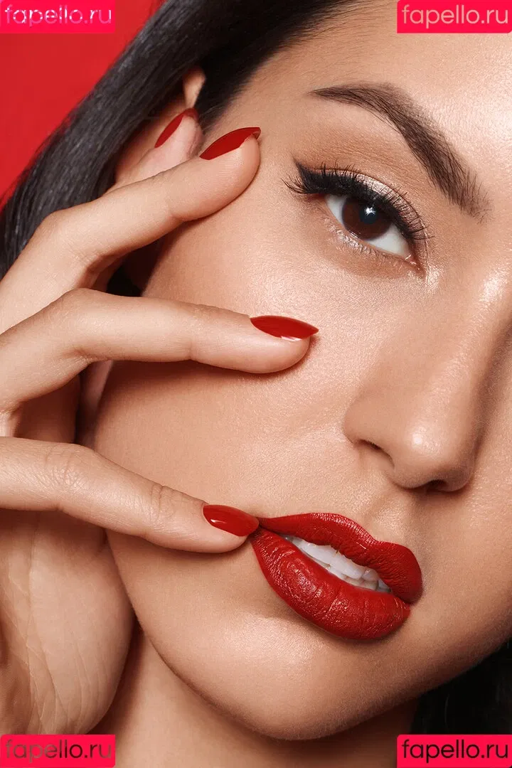 Rebecca Mir / sarahtoninx9_ Onlyfans Photo Gallery 