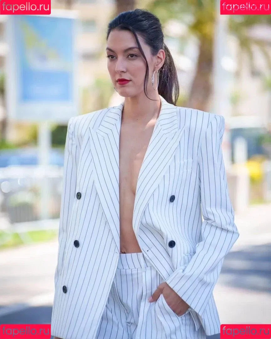 Rebecca Mir / sarahtoninx9_ Onlyfans Photo Gallery 