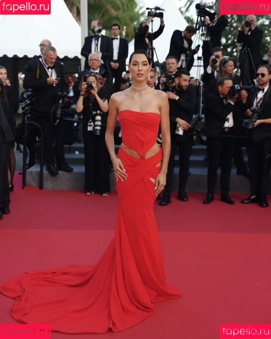 Rebecca Mir / sarahtoninx9_ Onlyfans Photo Gallery 