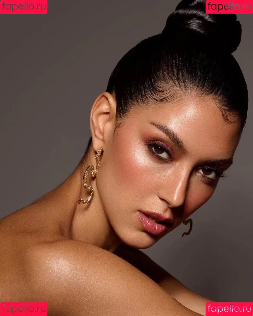 Rebecca Mir / sarahtoninx9_ Onlyfans Photo Gallery 