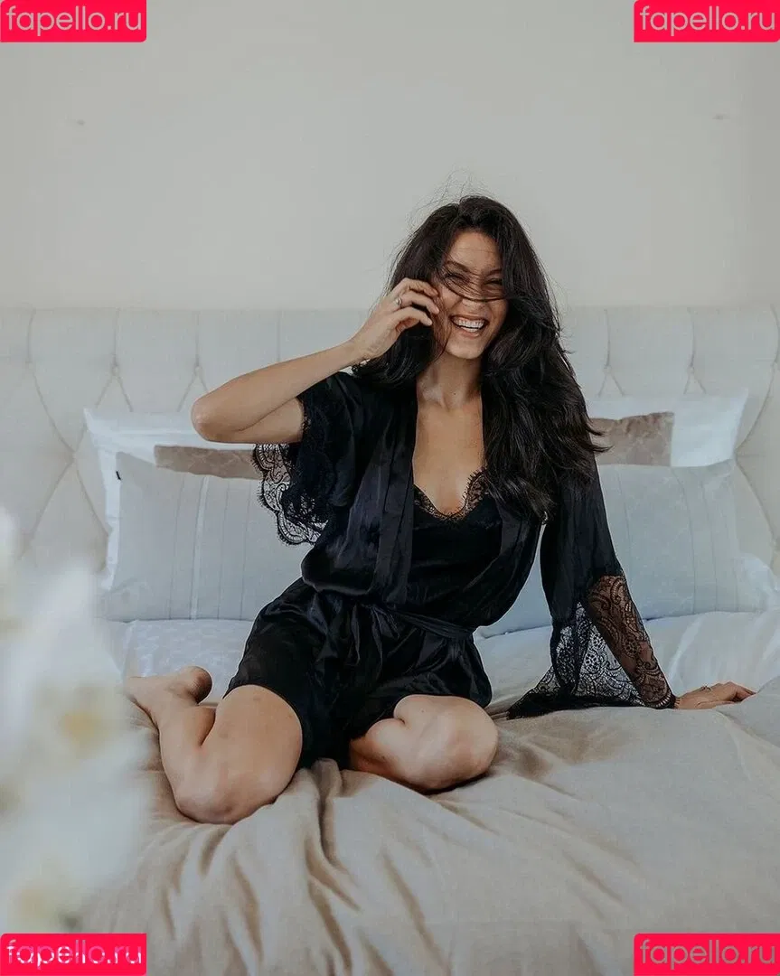 Rebecca Mir / sarahtoninx9_ Onlyfans Photo Gallery 