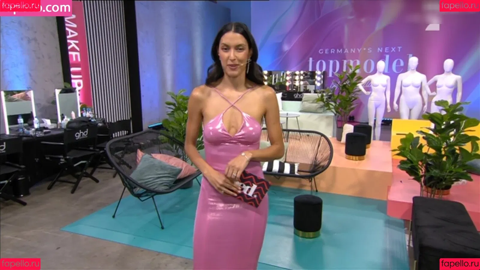 Rebecca Mir / sarahtoninx9_ Onlyfans Photo Gallery 