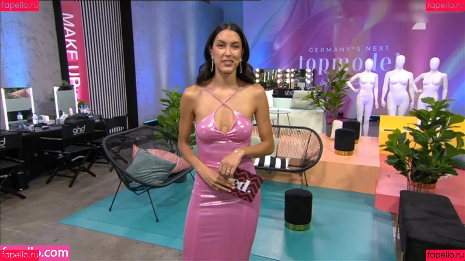 Rebecca Mir / sarahtoninx9_ Onlyfans Photo Gallery 