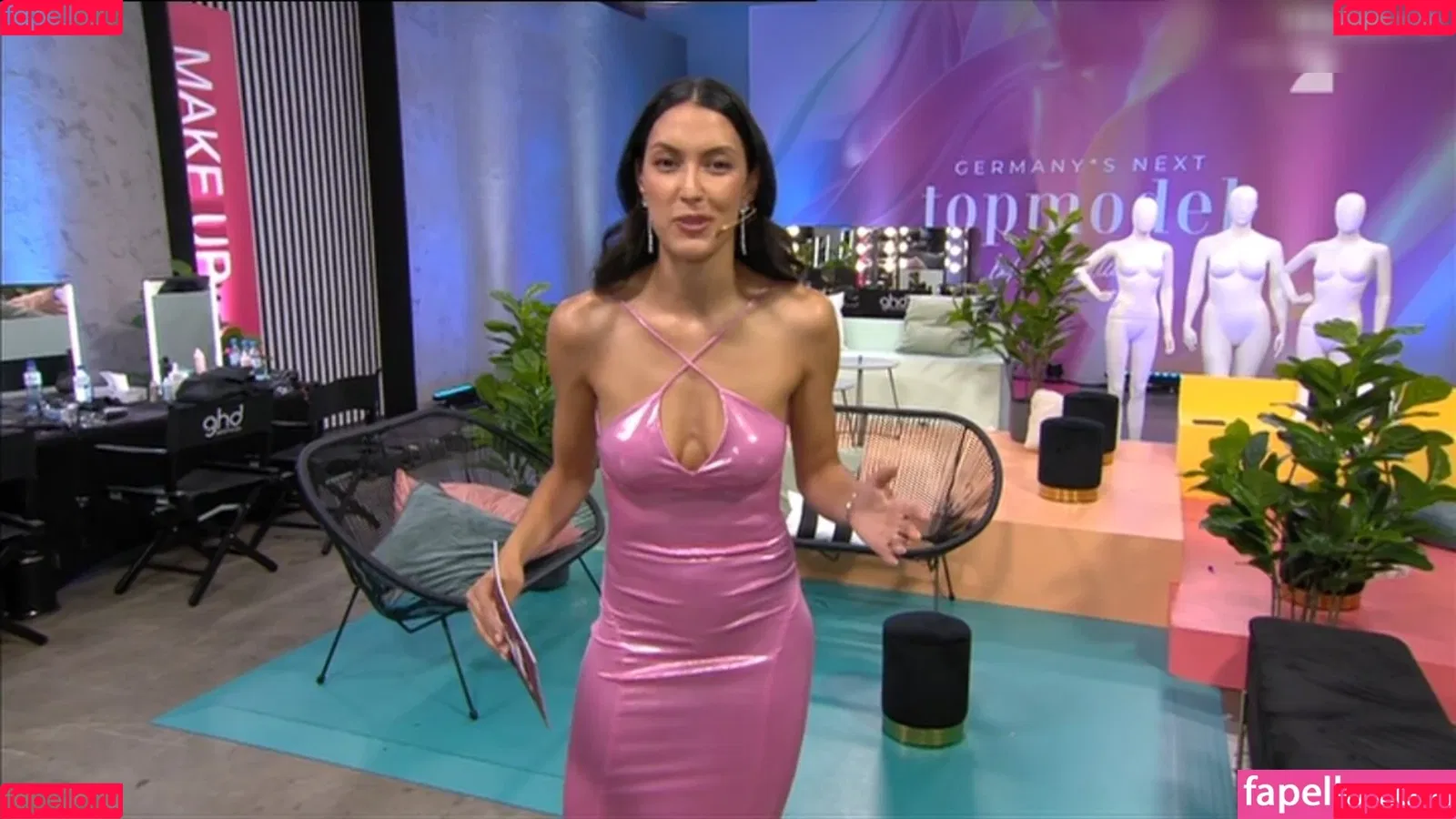 Rebecca Mir / sarahtoninx9_ Onlyfans Photo Gallery 