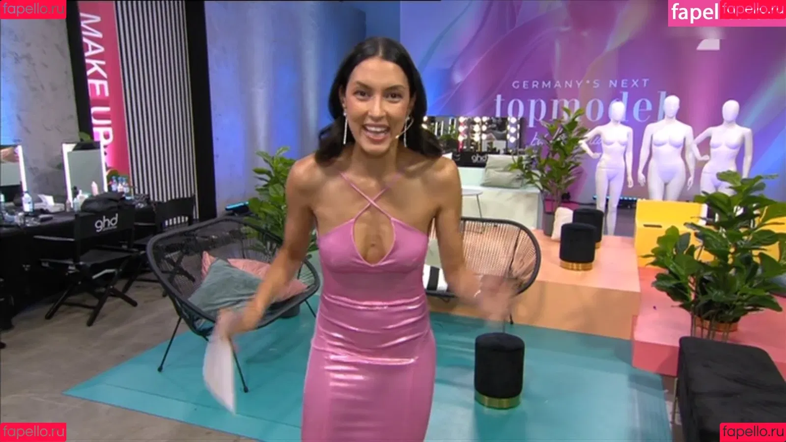 Rebecca Mir / sarahtoninx9_ Onlyfans Photo Gallery 