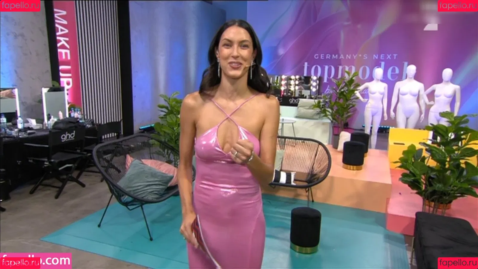 Rebecca Mir / sarahtoninx9_ Onlyfans Photo Gallery 