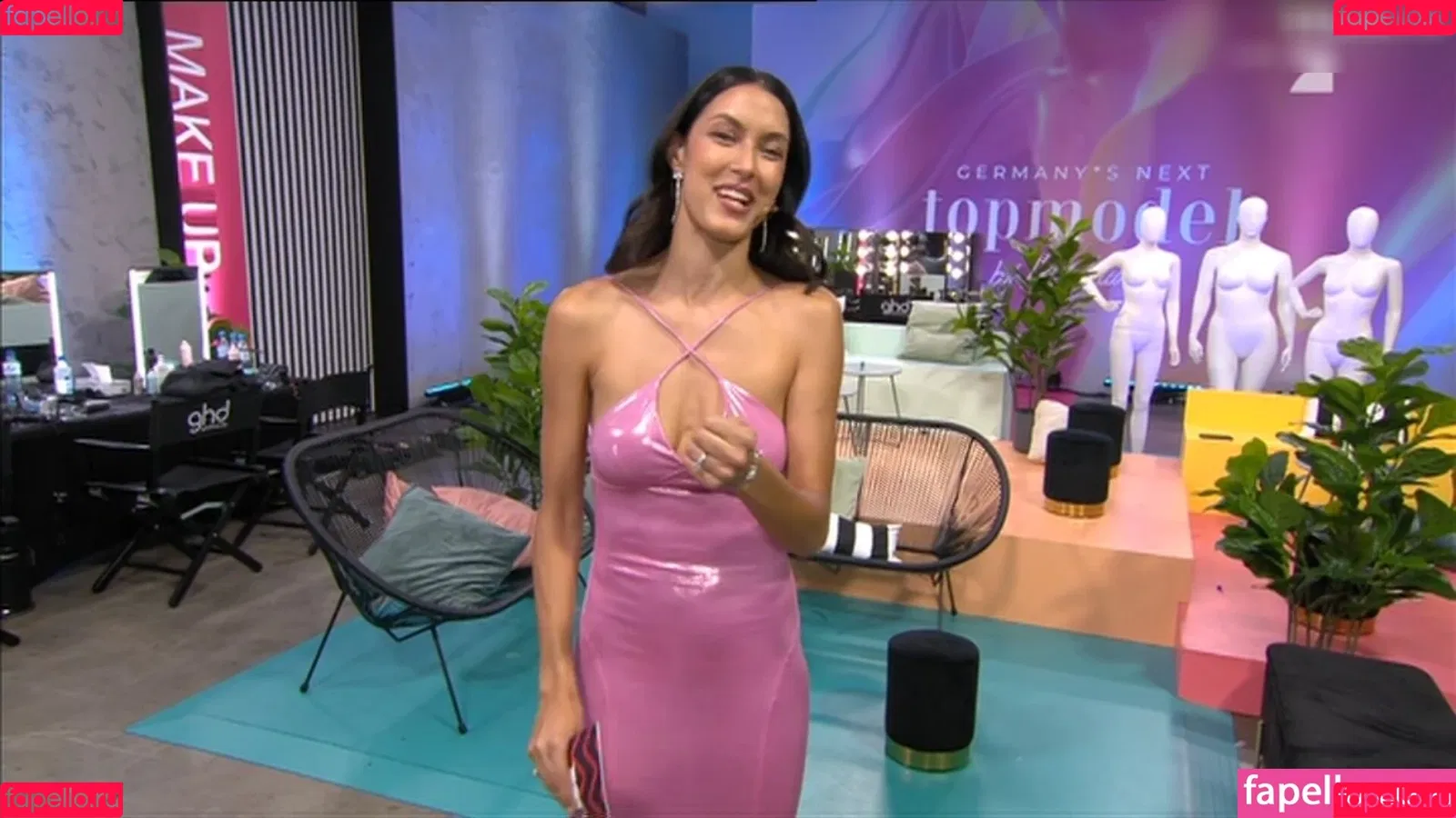 Rebecca Mir / sarahtoninx9_ Onlyfans Photo Gallery 