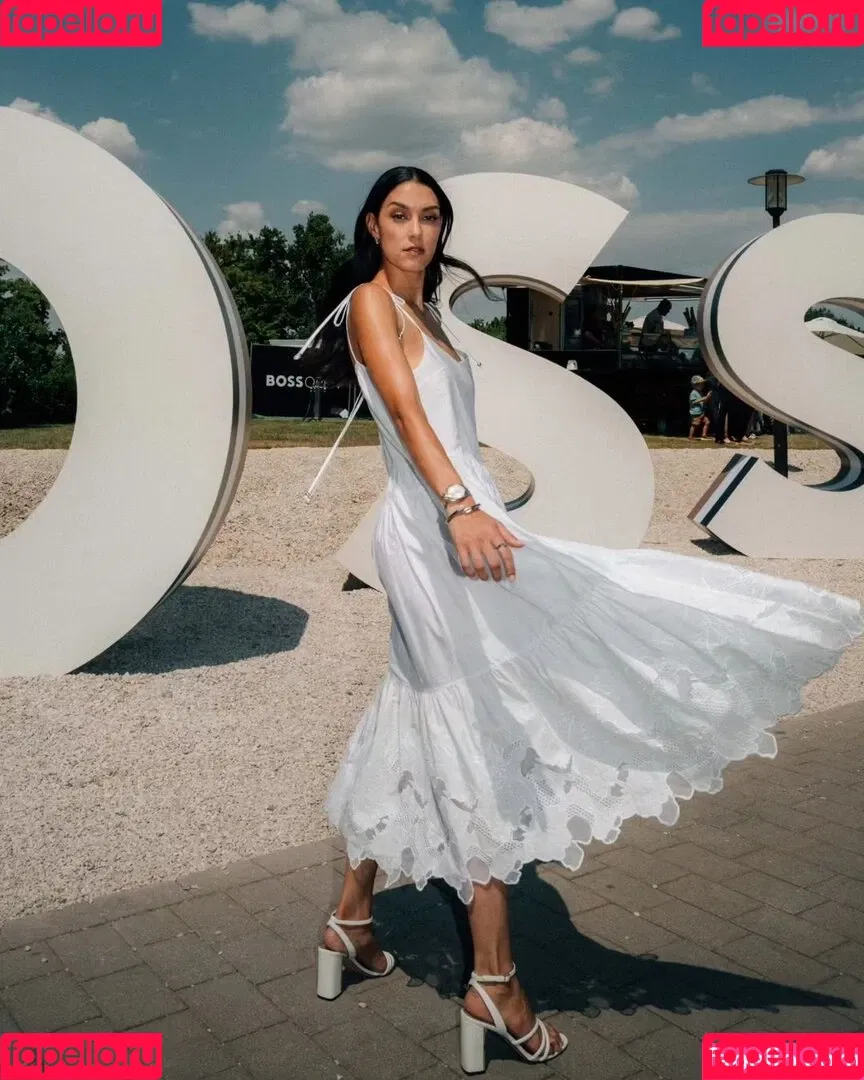 Rebecca Mir / sarahtoninx9_ Onlyfans Photo Gallery 