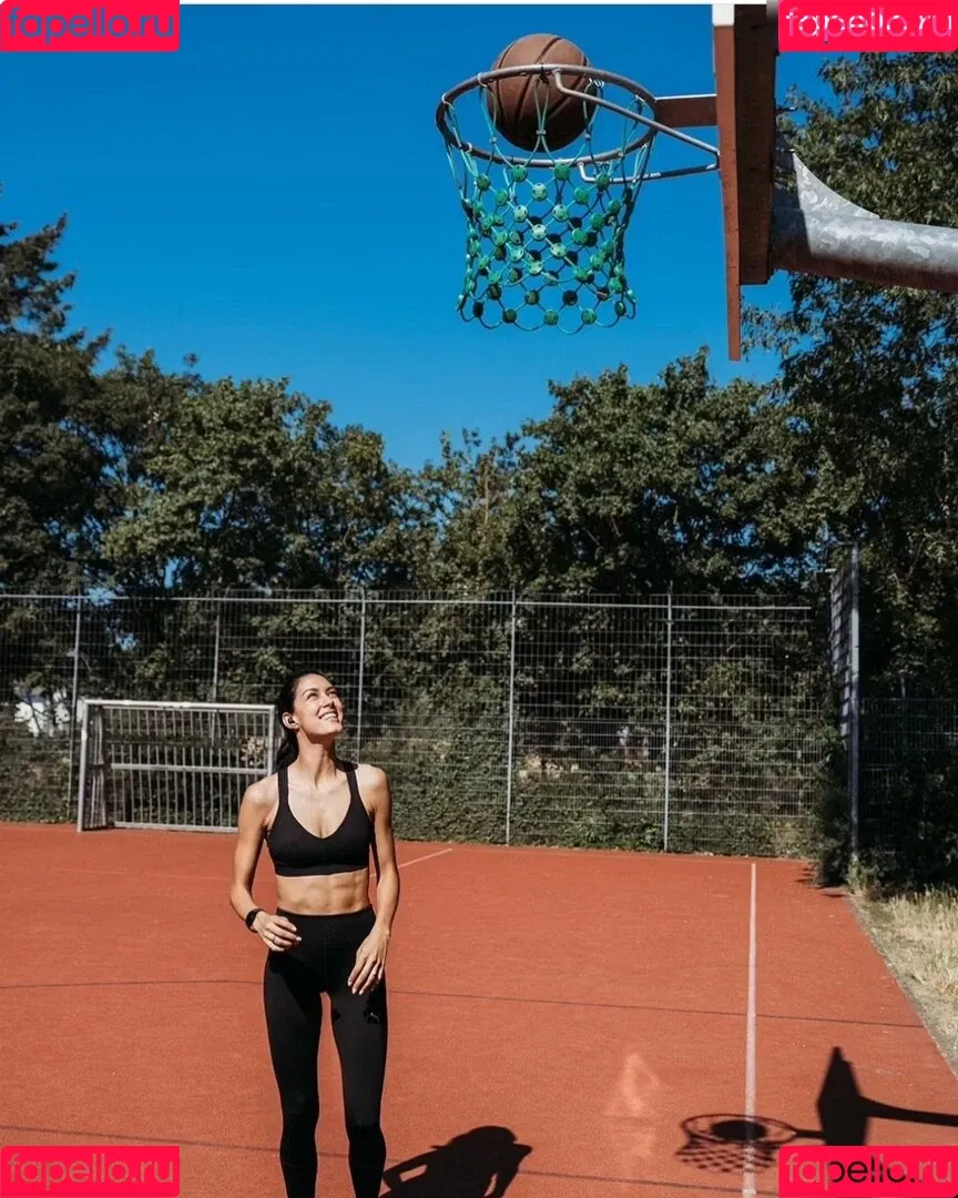 Rebecca Mir / sarahtoninx9_ Onlyfans Photo Gallery 