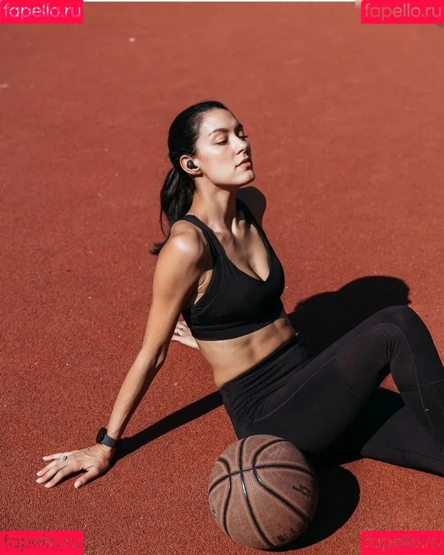 Rebecca Mir / sarahtoninx9_ Onlyfans Photo Gallery 