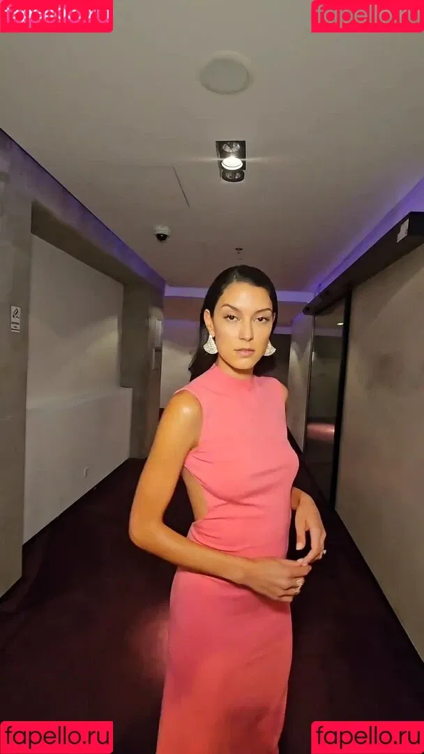 Rebecca Mir / sarahtoninx9_ Onlyfans Photo Gallery 