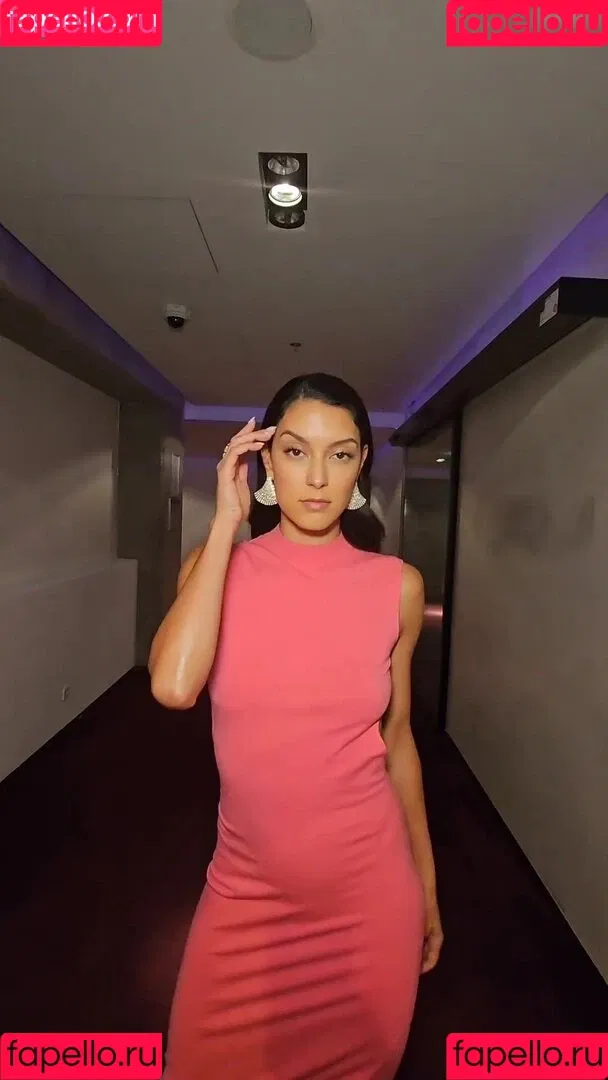 Rebecca Mir / sarahtoninx9_ Onlyfans Photo Gallery 