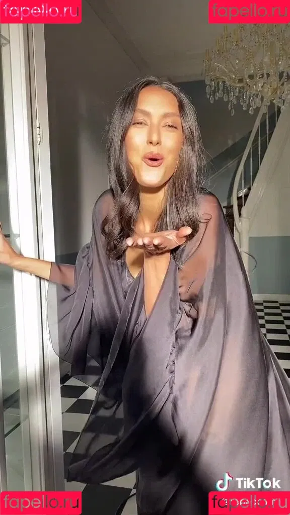 Rebecca Mir / sarahtoninx9_ Onlyfans Photo Gallery 