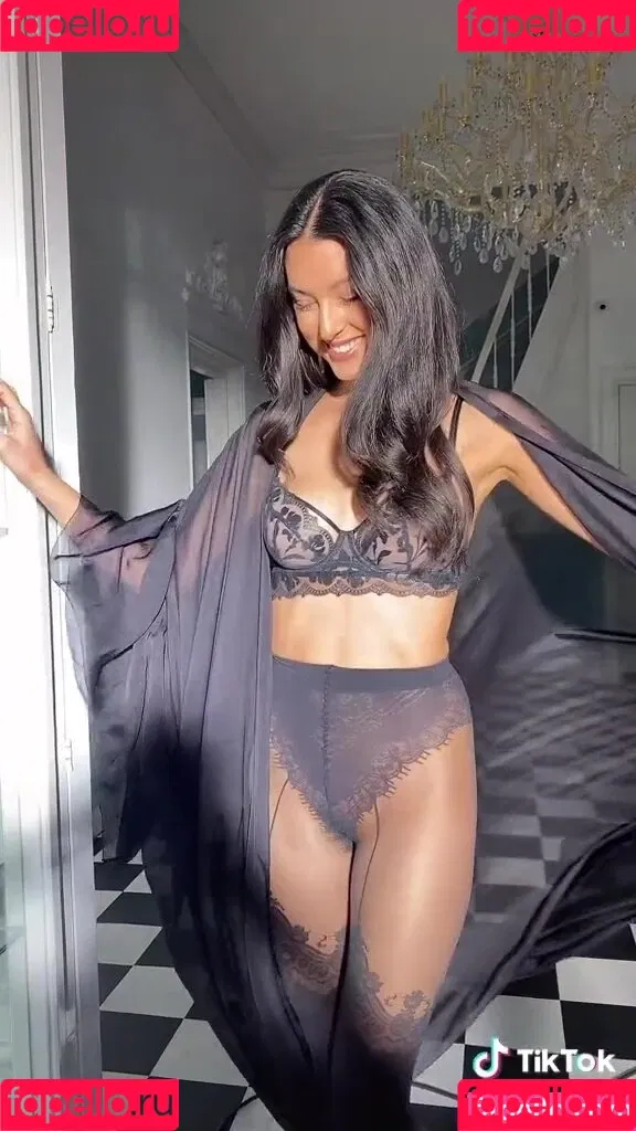 Rebecca Mir / sarahtoninx9_ Onlyfans Photo Gallery 