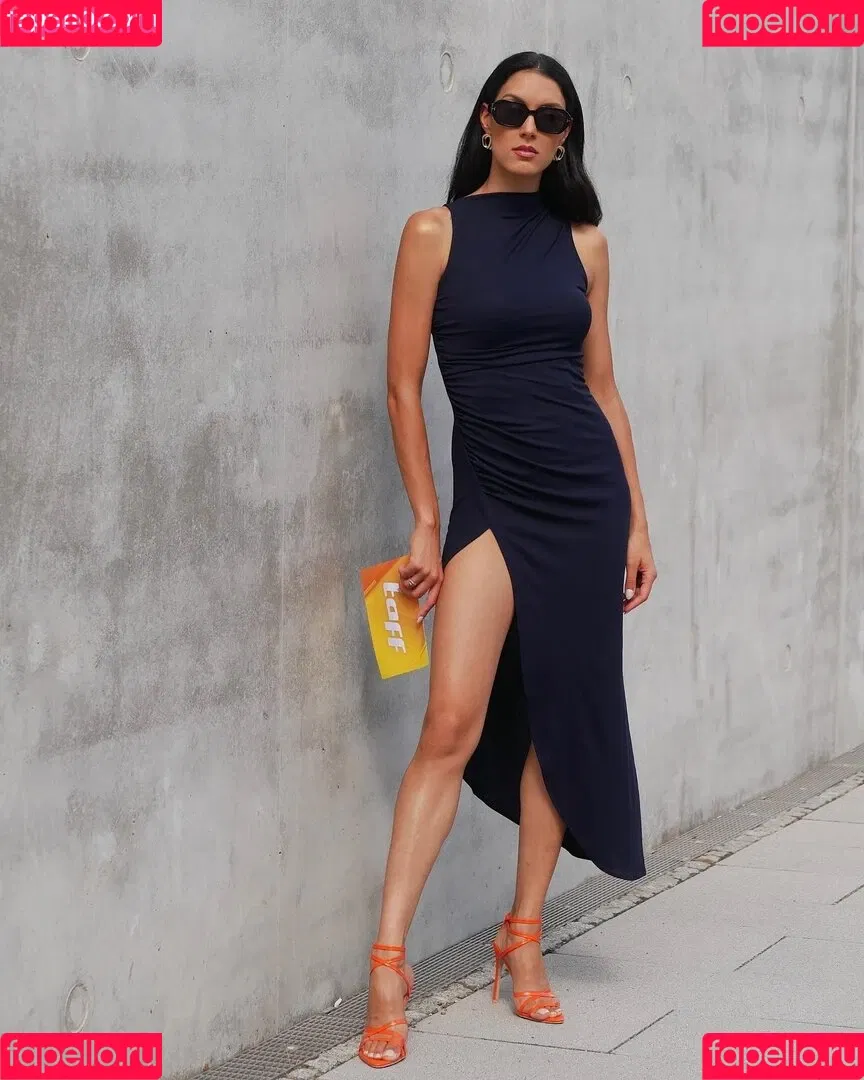 Rebecca Mir / sarahtoninx9_ Onlyfans Photo Gallery 