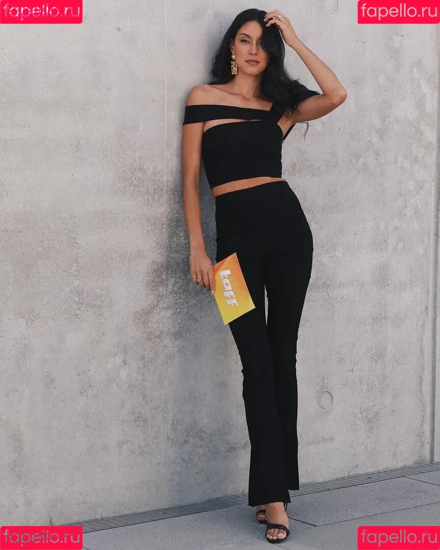 Rebecca Mir / sarahtoninx9_ Onlyfans Photo Gallery 