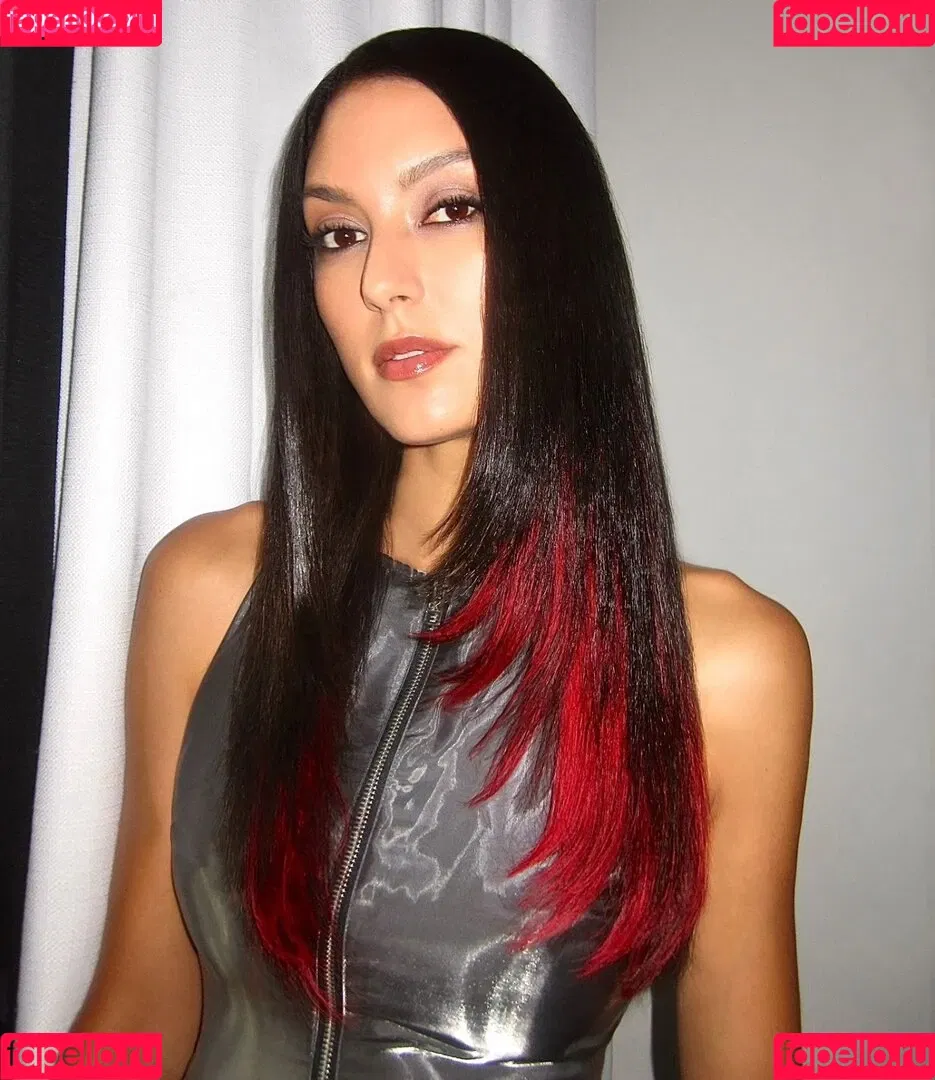 Rebecca Mir / sarahtoninx9_ Onlyfans Photo Gallery 