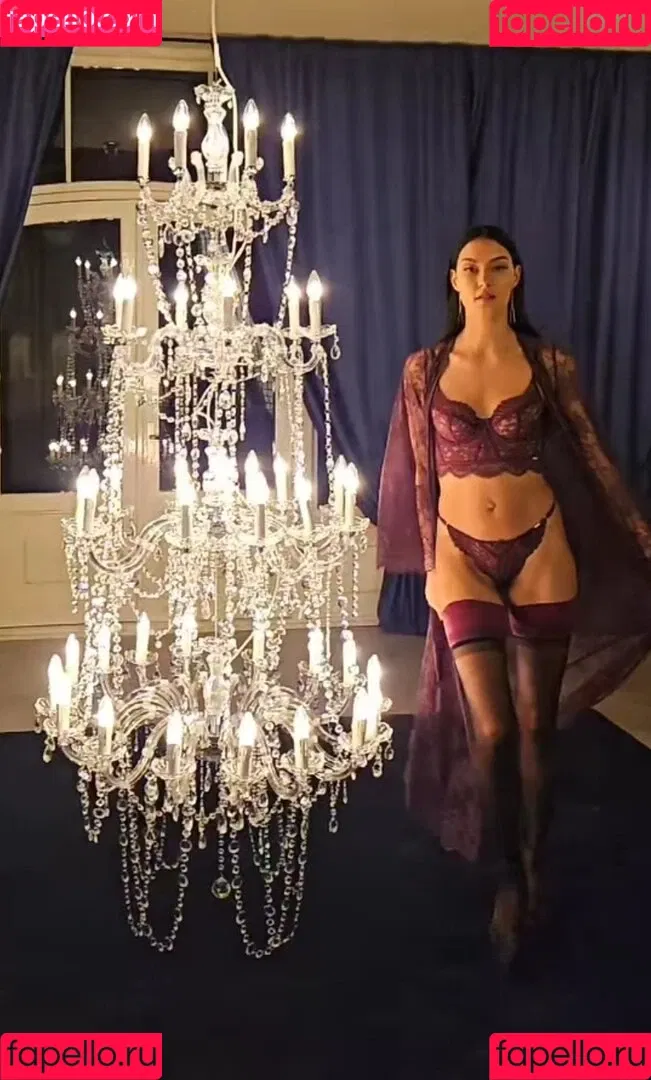 Rebecca Mir / sarahtoninx9_ Onlyfans Photo Gallery 