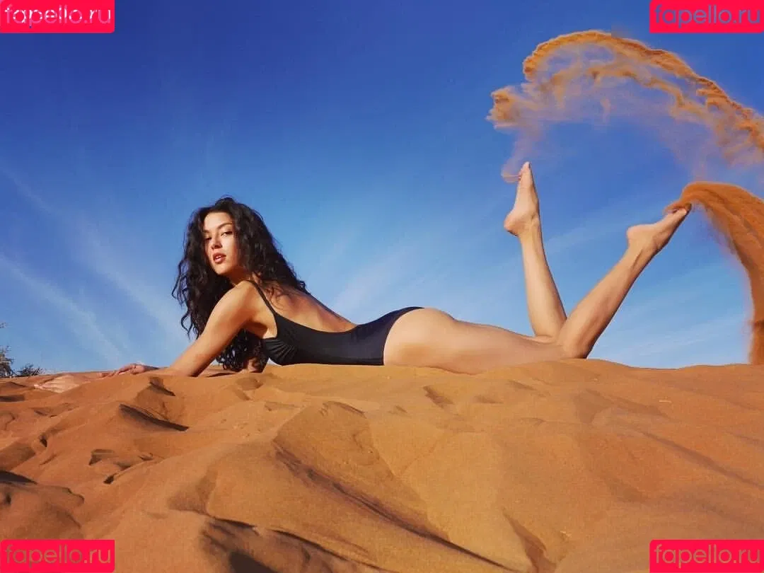 Rebecca Mir / sarahtoninx9_ Onlyfans Photo Gallery 