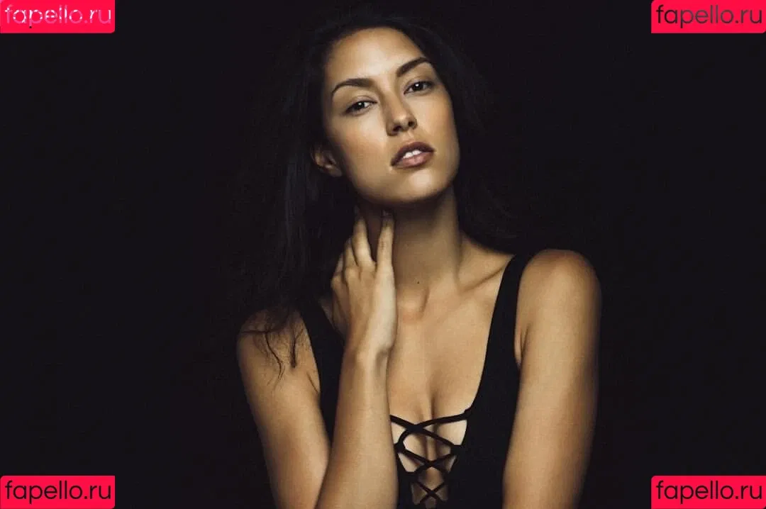 Rebecca Mir / sarahtoninx9_ Onlyfans Photo Gallery 