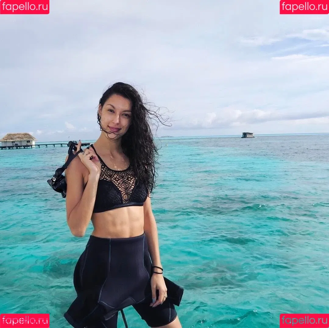 Rebecca Mir / sarahtoninx9_ Onlyfans Photo Gallery 