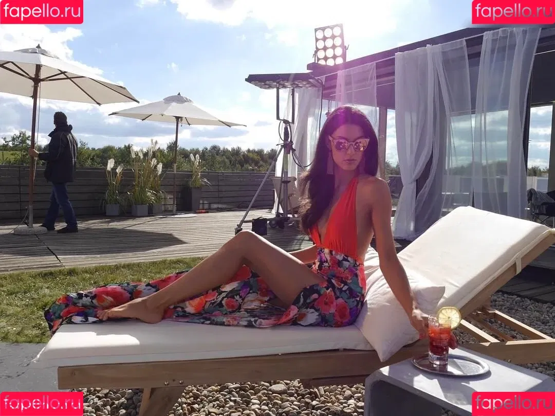 Rebecca Mir / sarahtoninx9_ Onlyfans Photo Gallery 