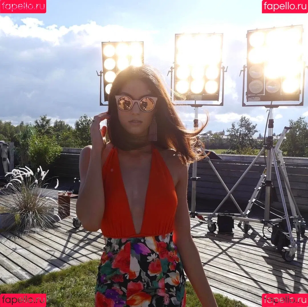 Rebecca Mir / sarahtoninx9_ Onlyfans Photo Gallery 