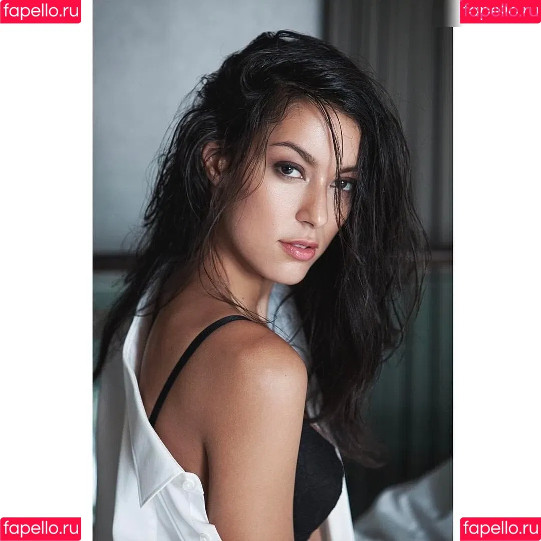 Rebecca Mir / sarahtoninx9_ Onlyfans Photo Gallery 