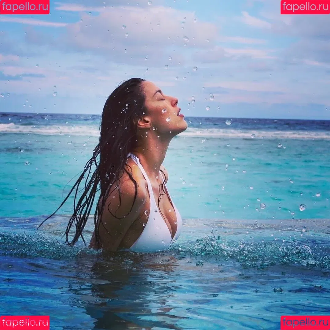 Rebecca Mir / sarahtoninx9_ Onlyfans Photo Gallery 