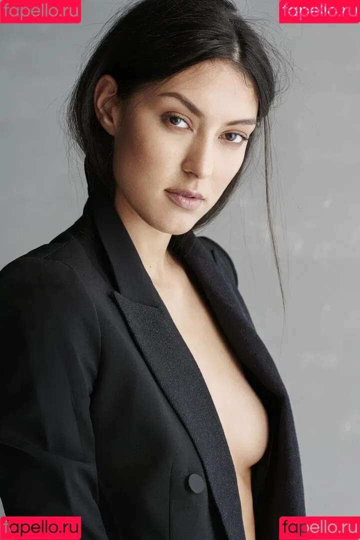 Rebecca Mir / sarahtoninx9_ Onlyfans Photo Gallery 