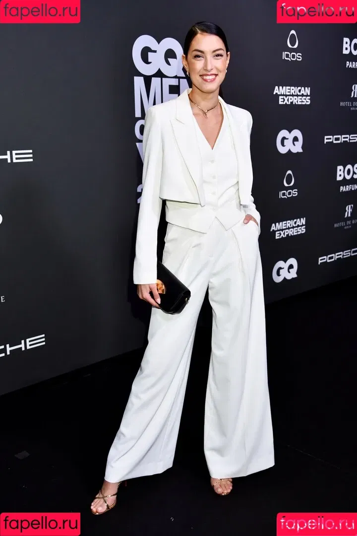 Rebecca Mir / sarahtoninx9_ Onlyfans Photo Gallery 