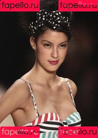 Rebecca Mir / sarahtoninx9_ Onlyfans Photo Gallery 