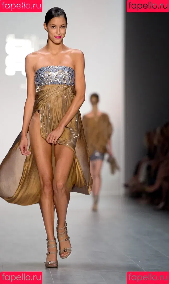 Rebecca Mir / sarahtoninx9_ Onlyfans Photo Gallery 