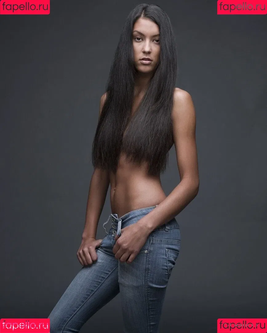 Rebecca Mir / sarahtoninx9_ Onlyfans Photo Gallery 