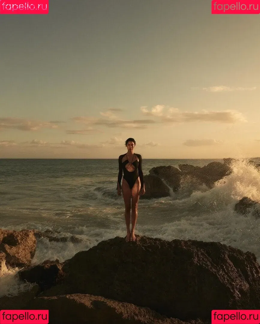 Rebecca Mir / sarahtoninx9_ Onlyfans Photo Gallery 