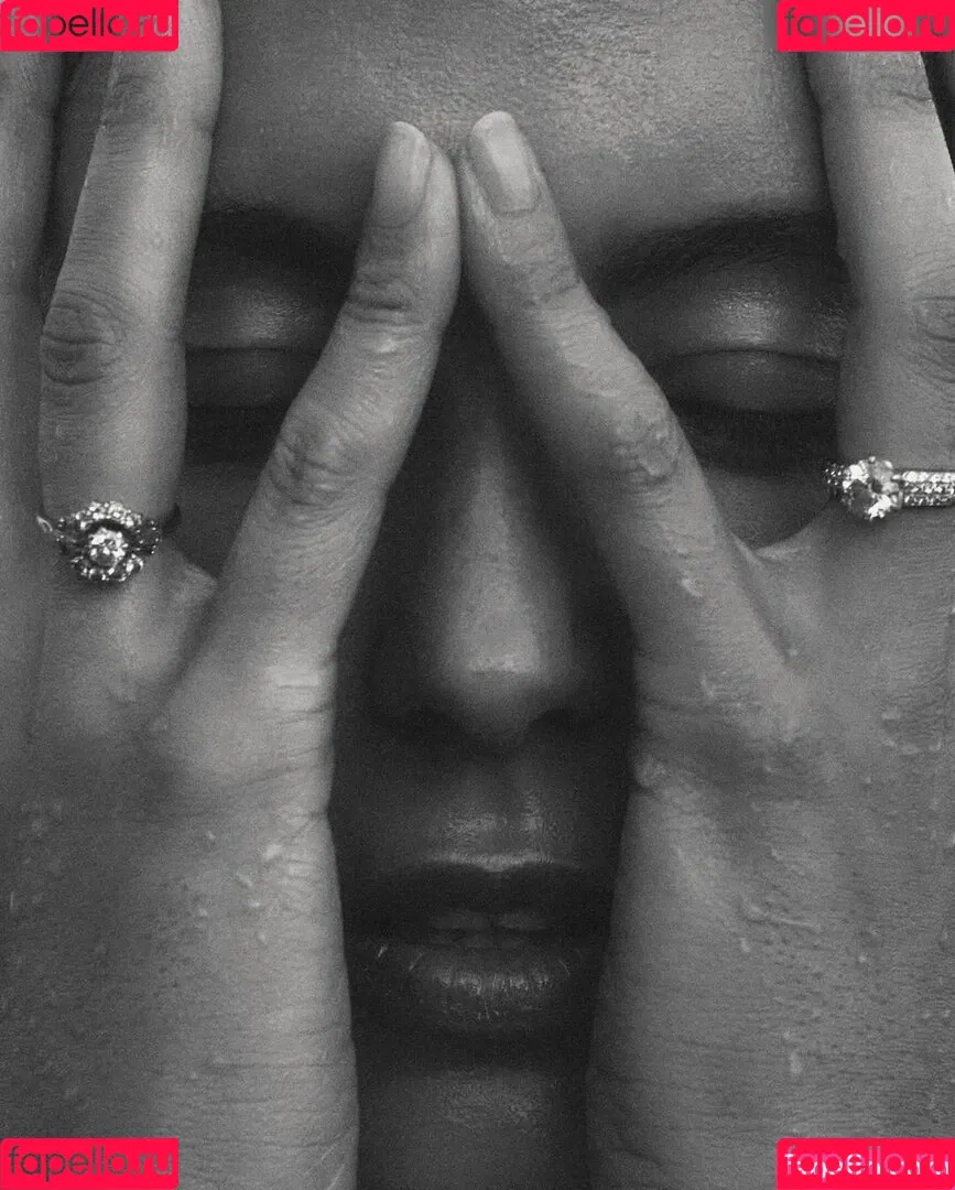 Rebecca Mir / sarahtoninx9_ Onlyfans Photo Gallery 