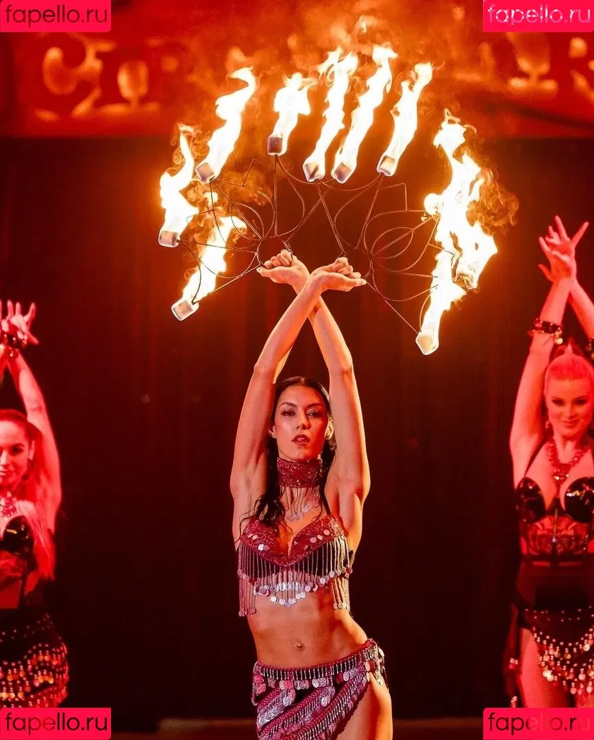 Rebecca Mir / sarahtoninx9_ Onlyfans Photo Gallery 