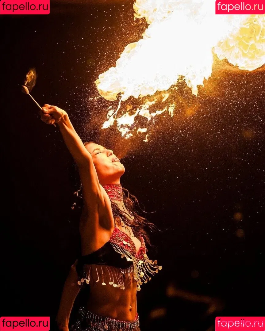 Rebecca Mir / sarahtoninx9_ Onlyfans Photo Gallery 