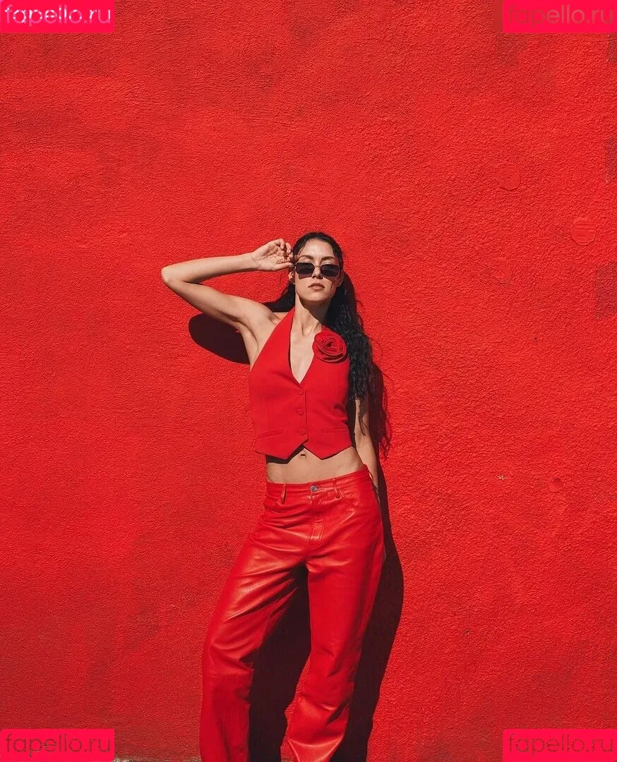 Rebecca Mir / sarahtoninx9_ Onlyfans Photo Gallery 