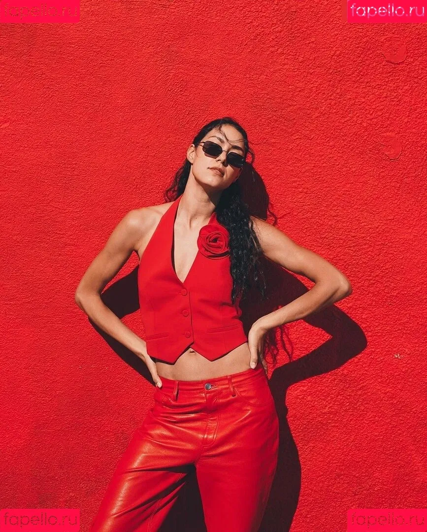 Rebecca Mir / sarahtoninx9_ Onlyfans Photo Gallery 