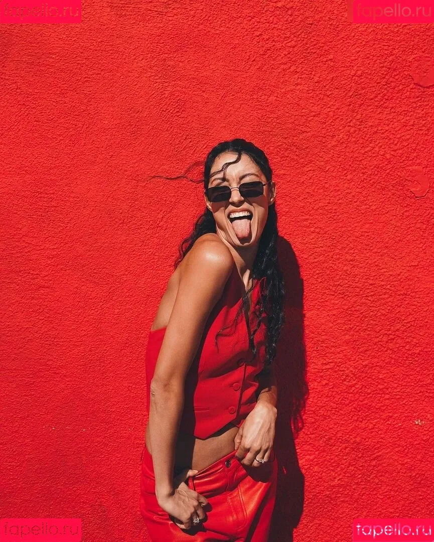 Rebecca Mir / sarahtoninx9_ Onlyfans Photo Gallery 