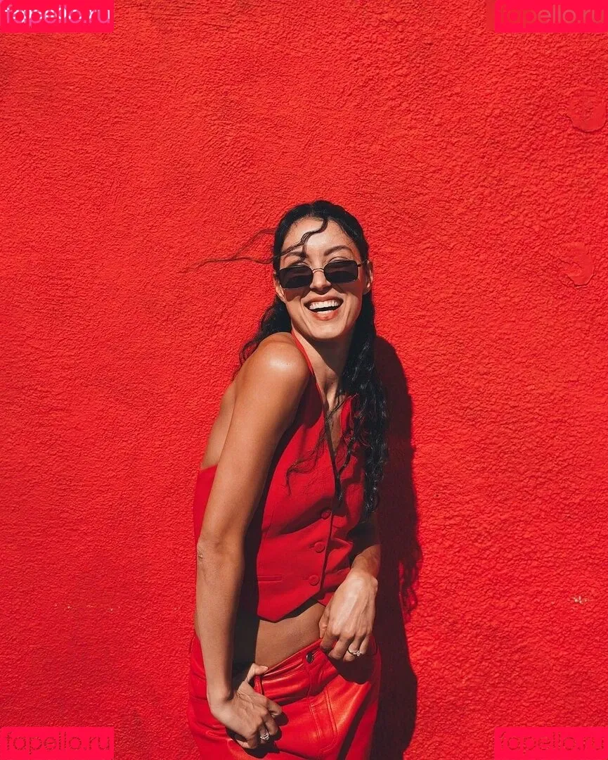 Rebecca Mir / sarahtoninx9_ Onlyfans Photo Gallery 