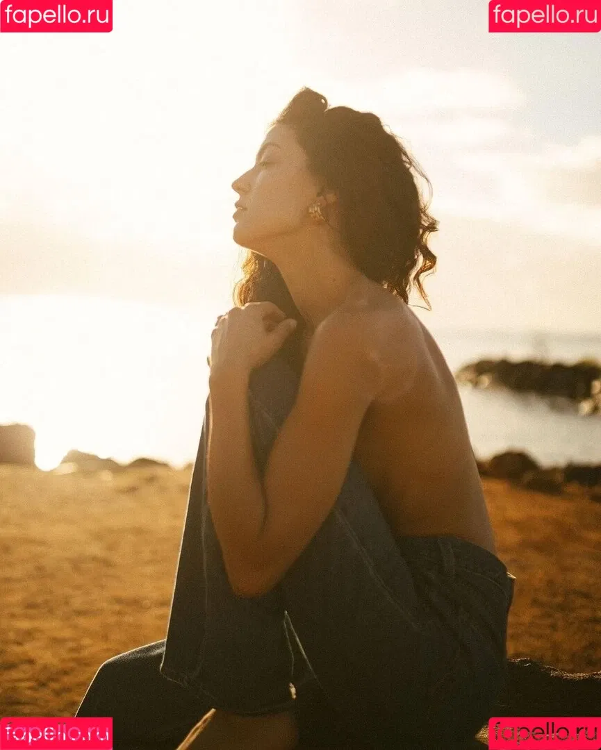 Rebecca Mir / sarahtoninx9_ Onlyfans Photo Gallery 