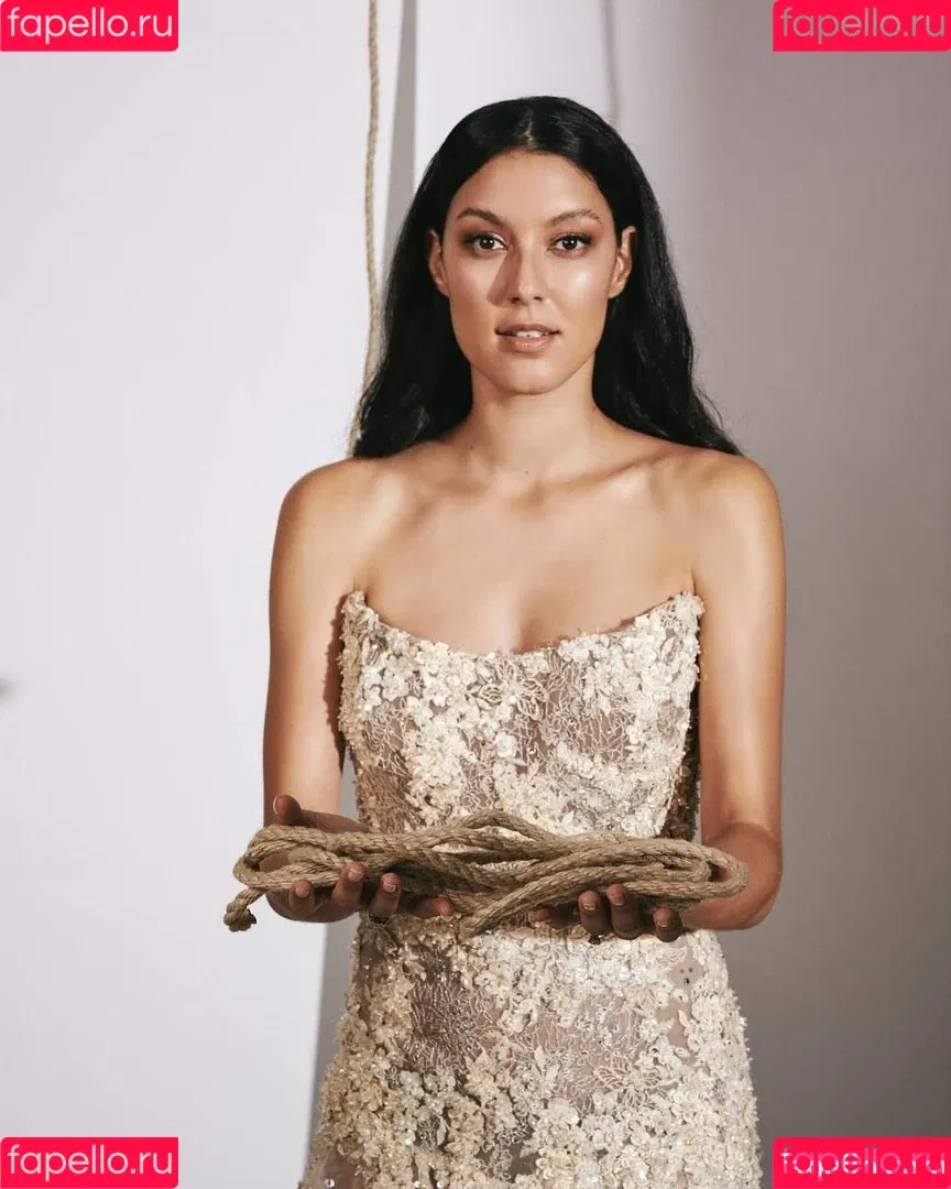 Rebecca Mir / sarahtoninx9_ Onlyfans Photo Gallery 