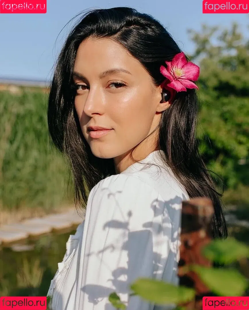 Rebecca Mir / sarahtoninx9_ Onlyfans Photo Gallery 